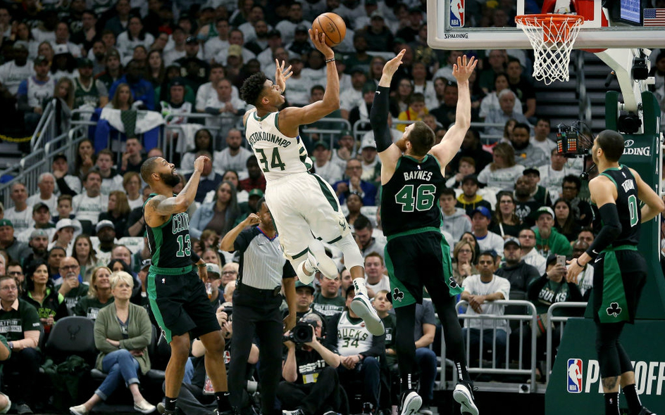  字母哥伤退离场，雄鹿不敌凯尔特人  