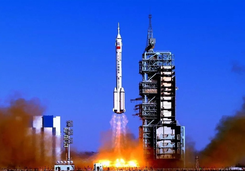  斯图加特老将定海神针，德甲保级关键战告捷  